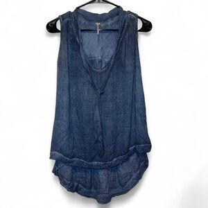 FREE PEOPLE|Sleeveless Hi-Low Blouse – Size Small | Blue Chambray Look with Tie